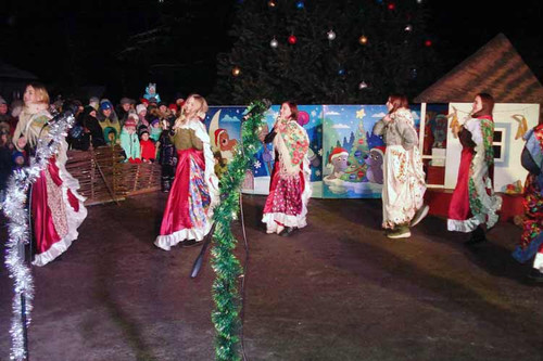 У Гребінці урочисто засвітили головну ялинку міста