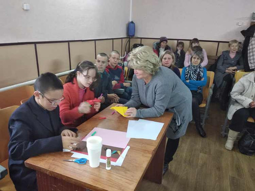 У Лубнах бабусі відвідують дітей школи – інтернату