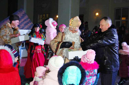 У Гребінці урочисто засвітили головну ялинку міста