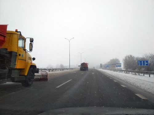 Дорожники закликають утриматися відпоїздок в негоду