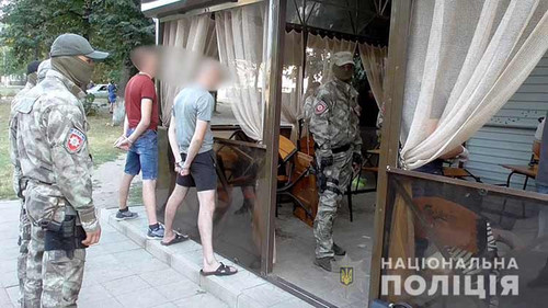 вимаганням коштів та незаконним заволодінням транспортом