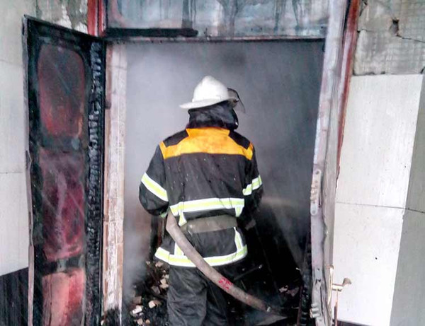 У Гребінці вщент згорів магазин будматеріалів "Майстер"