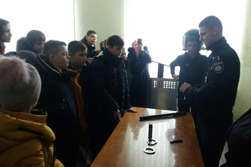 Гребінківські поліцейські провели екскурсію для школярів