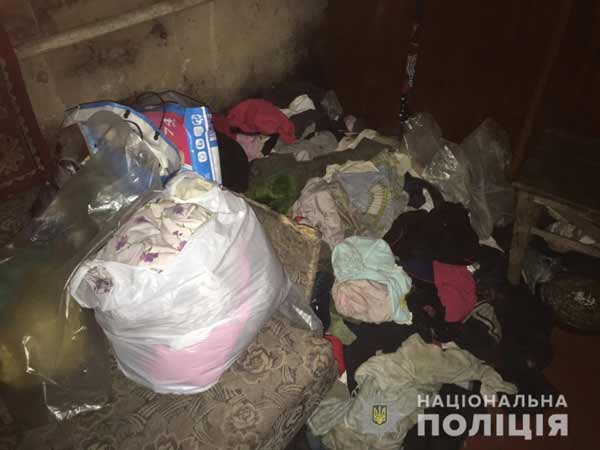 Троє малолітніх дітей проживали в антисанітарних умовах