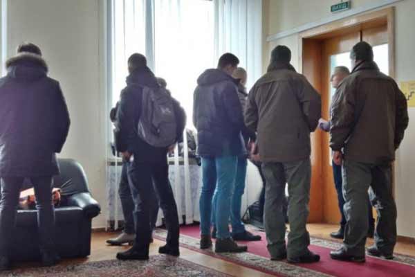 Полтавську ОДА обшукали співробітники НАБУ Полтавську ОДА обшукали співробітники НАБУ