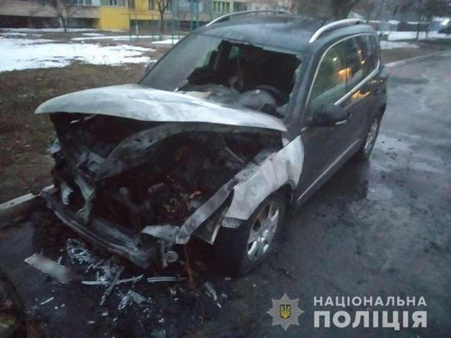 У Полтаві за ніч невідомі спалили шість автомобілів