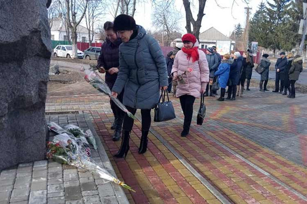 У Гребінці поклали квіти до пам’ятника Шевченку
