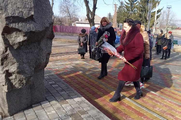 У Гребінці поклали квіти до пам’ятника Шевченку