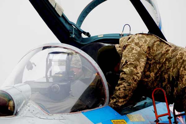 Повітряні бої у хмарах: на Полтавщині провели тренування винищувачів