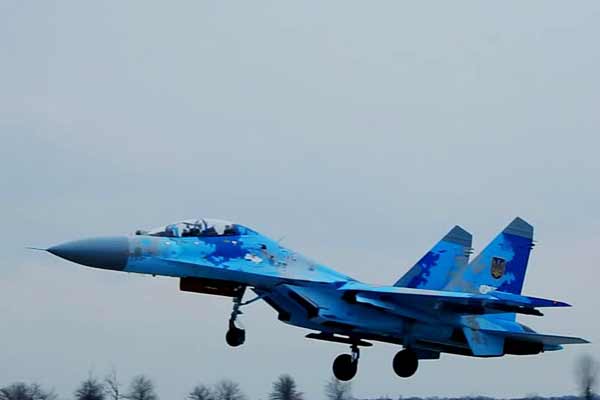 Повітряні бої у хмарах: на Полтавщині провели тренування винищувачів