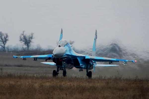 Повітряні бої у хмарах: на Полтавщині провели тренування винищувачів