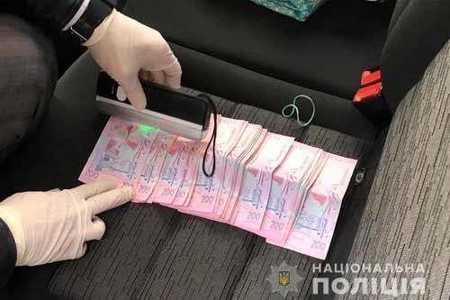Двох співробітників поліції Полтавщини затримано на хабарі в 10 тисяч гривень