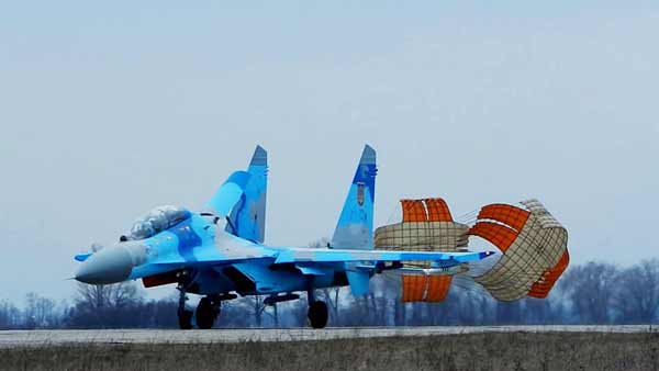 Повітряні бої у хмарах: на Полтавщині провели тренування винищувачів