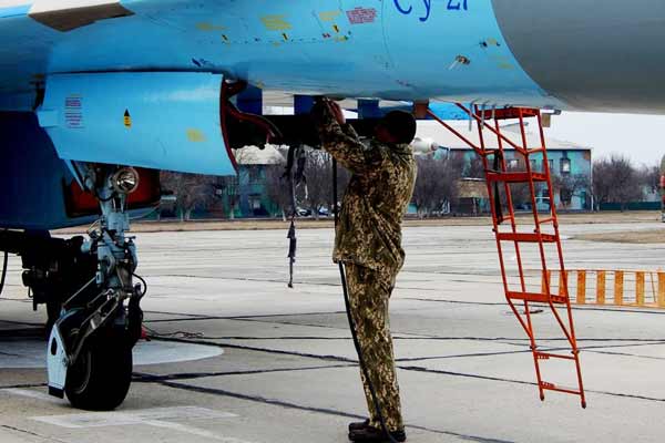 Повітряні бої у хмарах: на Полтавщині провели тренування винищувачів