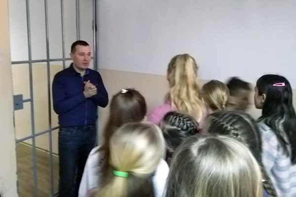 П'ятикласники завітали до Гребінківського суду