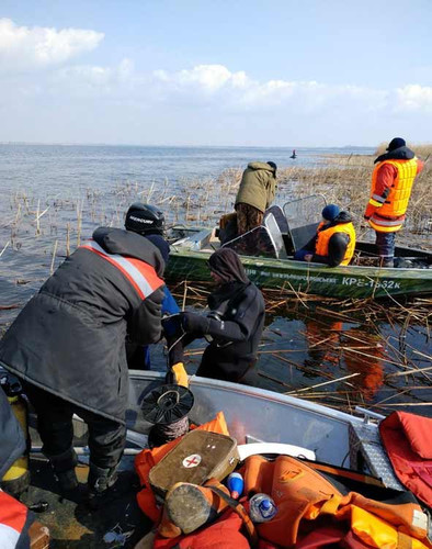 Перекидання човнів з людьми