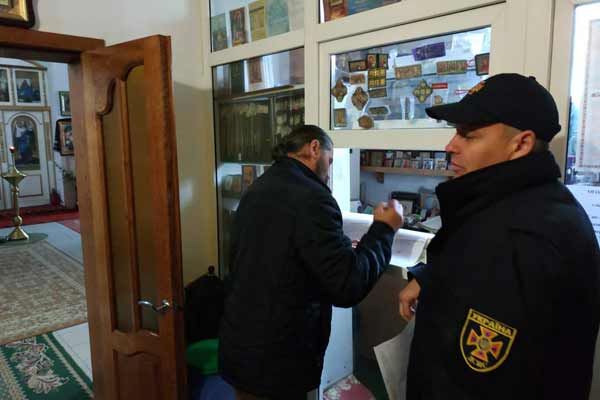 Профілактичні бесіди з настоятелями церков