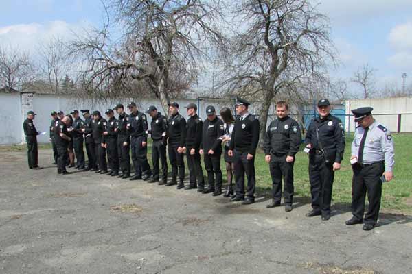Гребінківські поліцейські пройшли стройовий огляд
