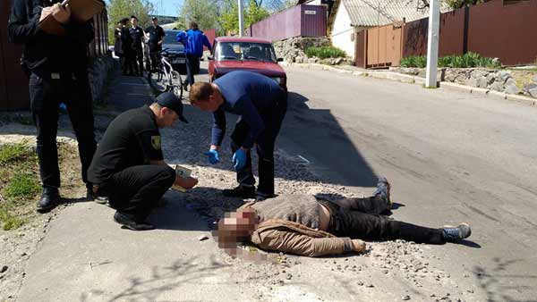 На Полтавщині чоловік впав і помер біля дороги