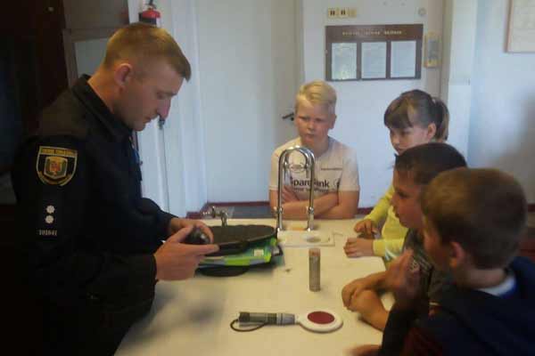 Гребінківські поліцейські провели школярам лекцію
