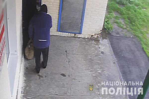 Поліція Полтавщини розшукує підозрюваного у замаху на вбивство та розбійному нападі на банкіра