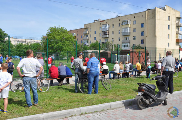 Сучасне міні-футбольне поле відкрили у Гребінці