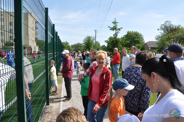 Сучасне міні-футбольне поле відкрили у Гребінці