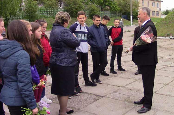 Гребінківські ветерани приймають вітання від міської влади вдома