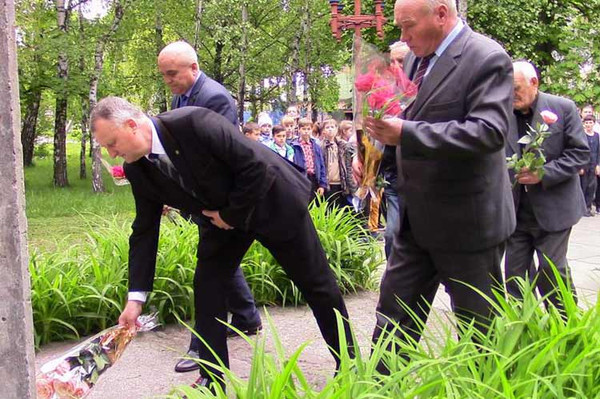 Гребінківські ветерани приймають вітання від міської влади вдома