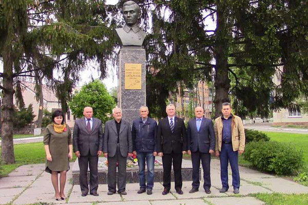 Гребінківські ветерани приймають вітання від міської влади вдома