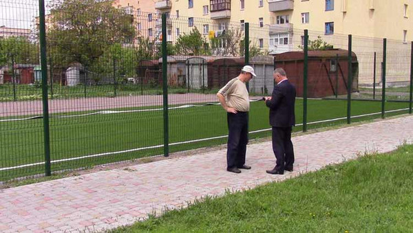 Спортивний майданчик зі штучним покриттям