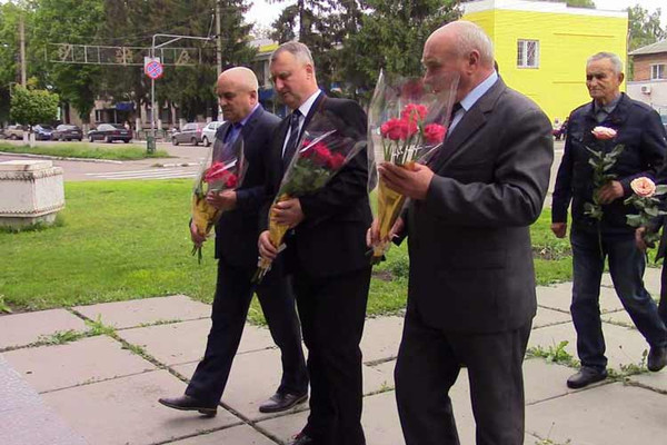 Гребінківські ветерани приймають вітання від міської влади вдома