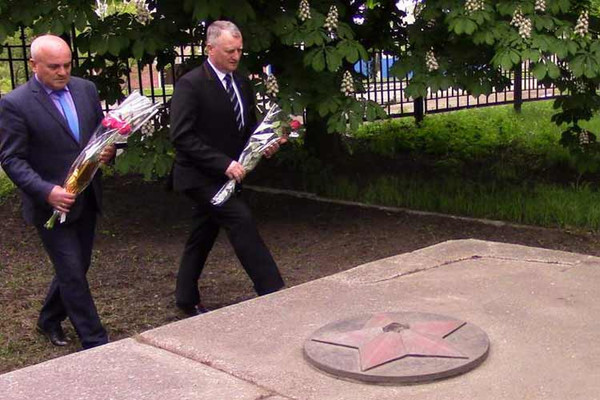 Гребінківські ветерани приймають вітання від міської влади вдома