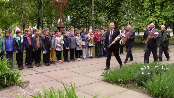 Гребінківські ветерани приймають вітання від міської влади вдома