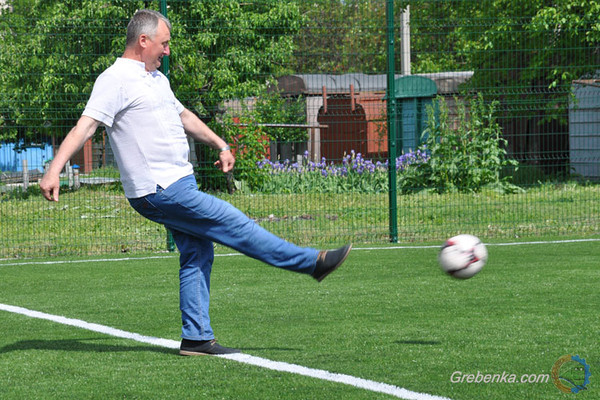 Сучасне міні-футбольне поле відкрили у Гребінці