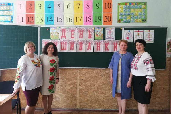 День вишиванки: як гребінківці вдяглись на свято День вишиванки: як гребінківці вдяглись на свято