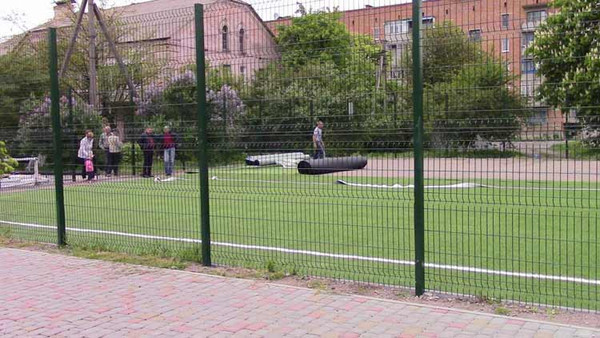 Спортивний майданчик зі штучним покриттям