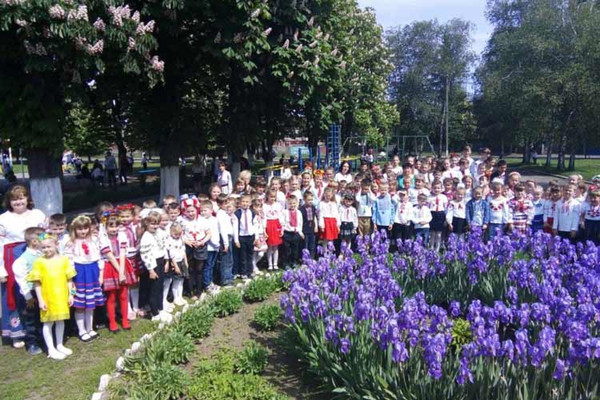 День вишиванки: як гребінківці вдяглись на свято День вишиванки: як гребінківці вдяглись на свято