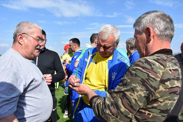 Легенди українського футболу зіграли у Пирятині