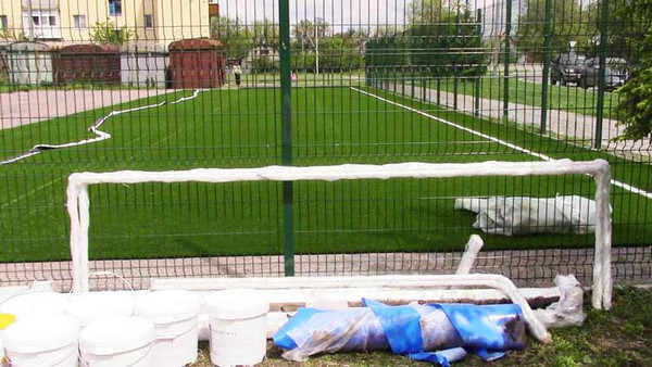 Спортивний майданчик зі штучним покриттям