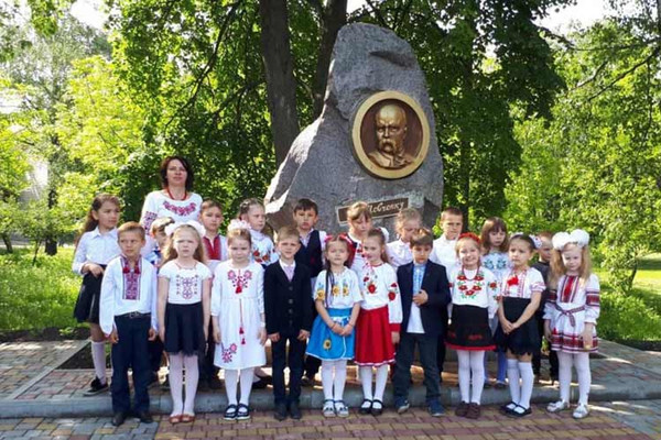 День вишиванки: як гребінківці вдяглись на свято День вишиванки: як гребінківці вдяглись на свято