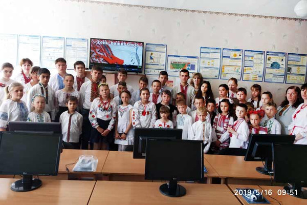 День вишиванки: як гребінківці вдяглись на свято День вишиванки: як гребінківці вдяглись на свято