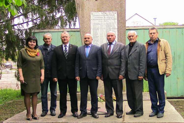 Гребінківські ветерани приймають вітання від міської влади вдома