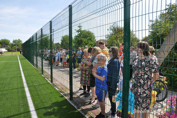 Сучасне міні-футбольне поле відкрили у Гребінці