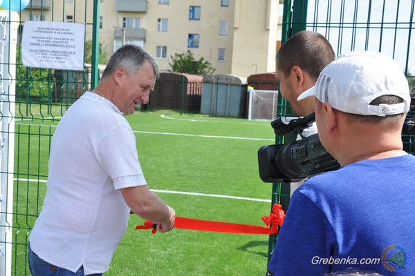 Сучасне міні-футбольне поле відкрили у Гребінці