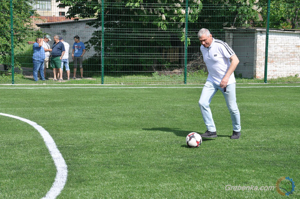 Сучасне міні-футбольне поле відкрили у Гребінці