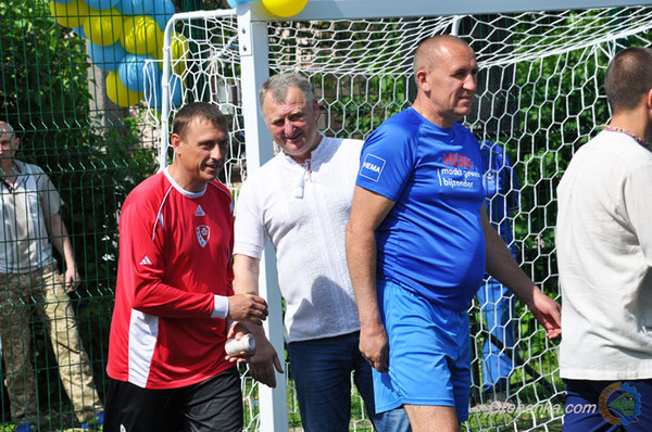 Сучасне міні-футбольне поле відкрили у Гребінці