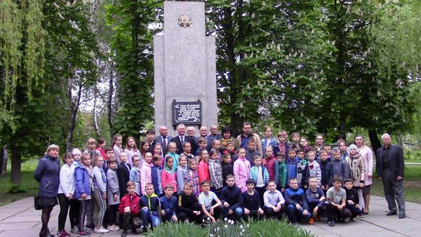 Гребінківські ветерани приймають вітання від міської влади вдома