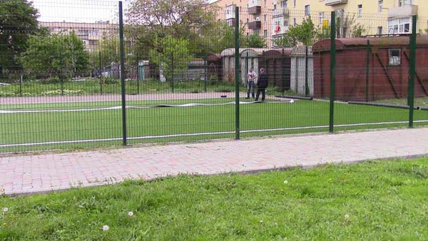 Спортивний майданчик зі штучним покриттям