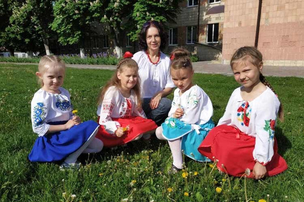 День вишиванки: як гребінківці вдяглись на свято День вишиванки: як гребінківці вдяглись на свято